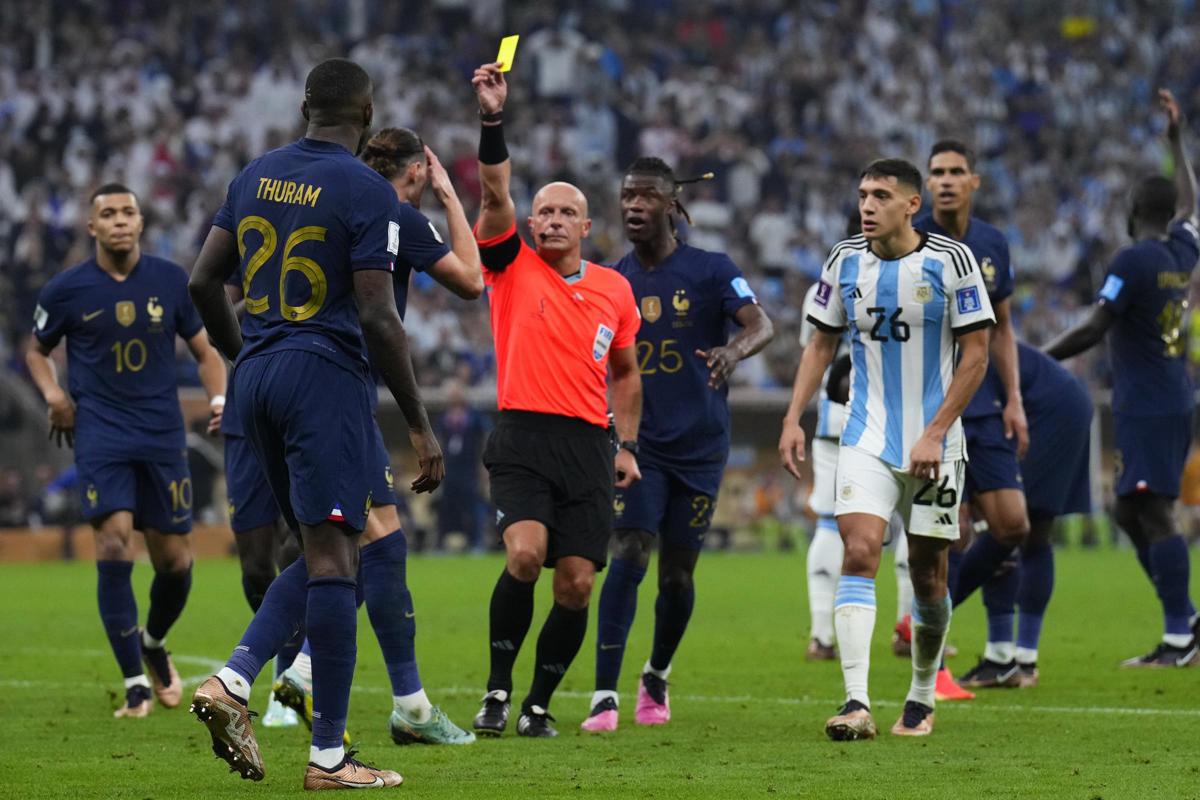Argentina-Francia, l'arbitro Marciniak (foto Lapresse) Argentina-Francia, l'arbitro Marciniak (foto Lapresse)