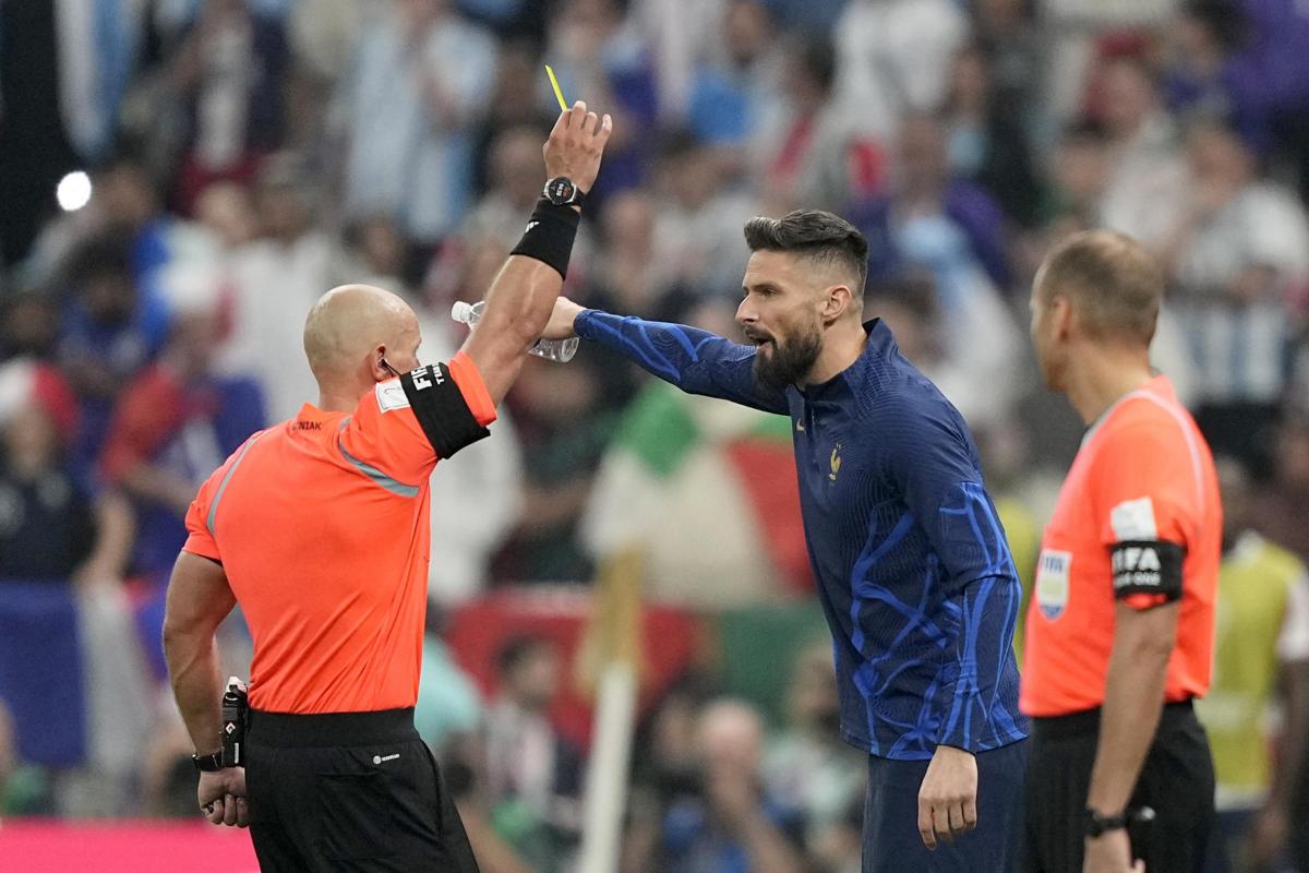 Argentina-Francia Marciniak e Giroud (foto Lapresse) Argentina-Francia Marciniak e Giroud (foto Lapresse)