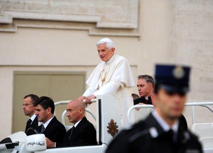 Pedofilia: Ratzinger pronto a difendersi dall'accusa di aver coperto un prete
