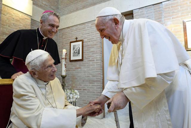 Benedetto XVI e Papa Francesco Benedetto XVI e Papa Francesco