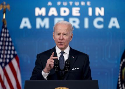 Ucraina, Biden valuta l'invio di truppe: l'escalation manda in rosso le Borse