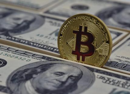 Bitcoin affonda con i mercati e scivola sotto i 35mila, al minimo da luglio