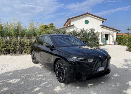 BMW, nuova iX Drive 50 rivoluziona il piacere di viaggiare