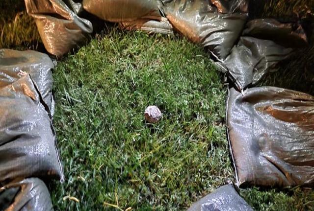Trovano un sasso e lo regalano al nonno: era una bomba inesplosa