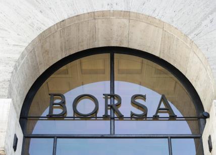 Borsa, Milano chiude in lieve rialzo (+0,28%). Btp, rendimento al 4,37%