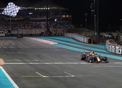 F1: Verstappen vince con un solo giro in testa, la storia si ripete