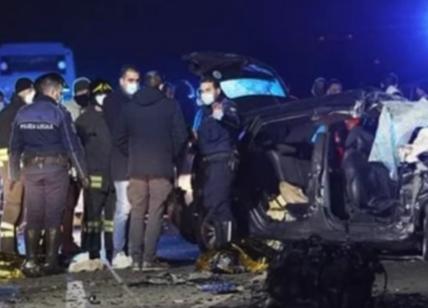 Brescia, auto si schianta contro un bus: morti 5 giovani, anche una 17enne
