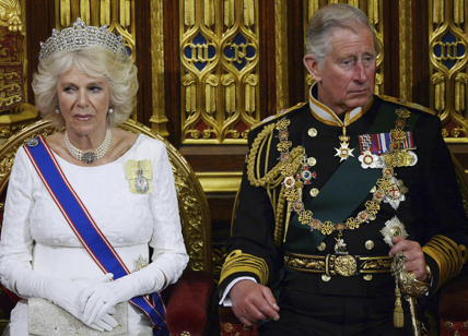 "Così Camilla diventerà Regina d'Inghilterra". Carlo e la doppia incoronazione