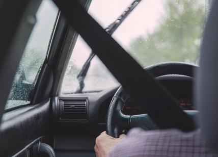 Come trovare la posizione di guida corretta: dal sedile al volante