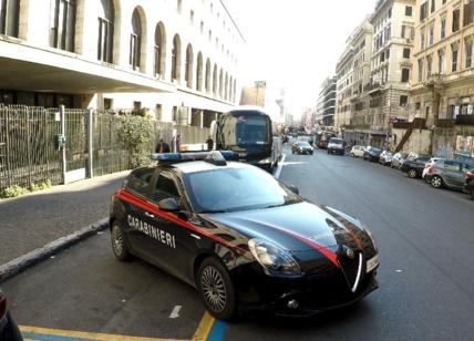 Roma, mette a segno due furti in due giorni e accoltella un uomo: arrestato