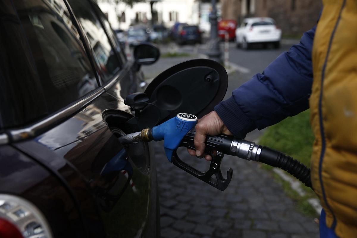 carburanti benzina diesel prezzi aumento
