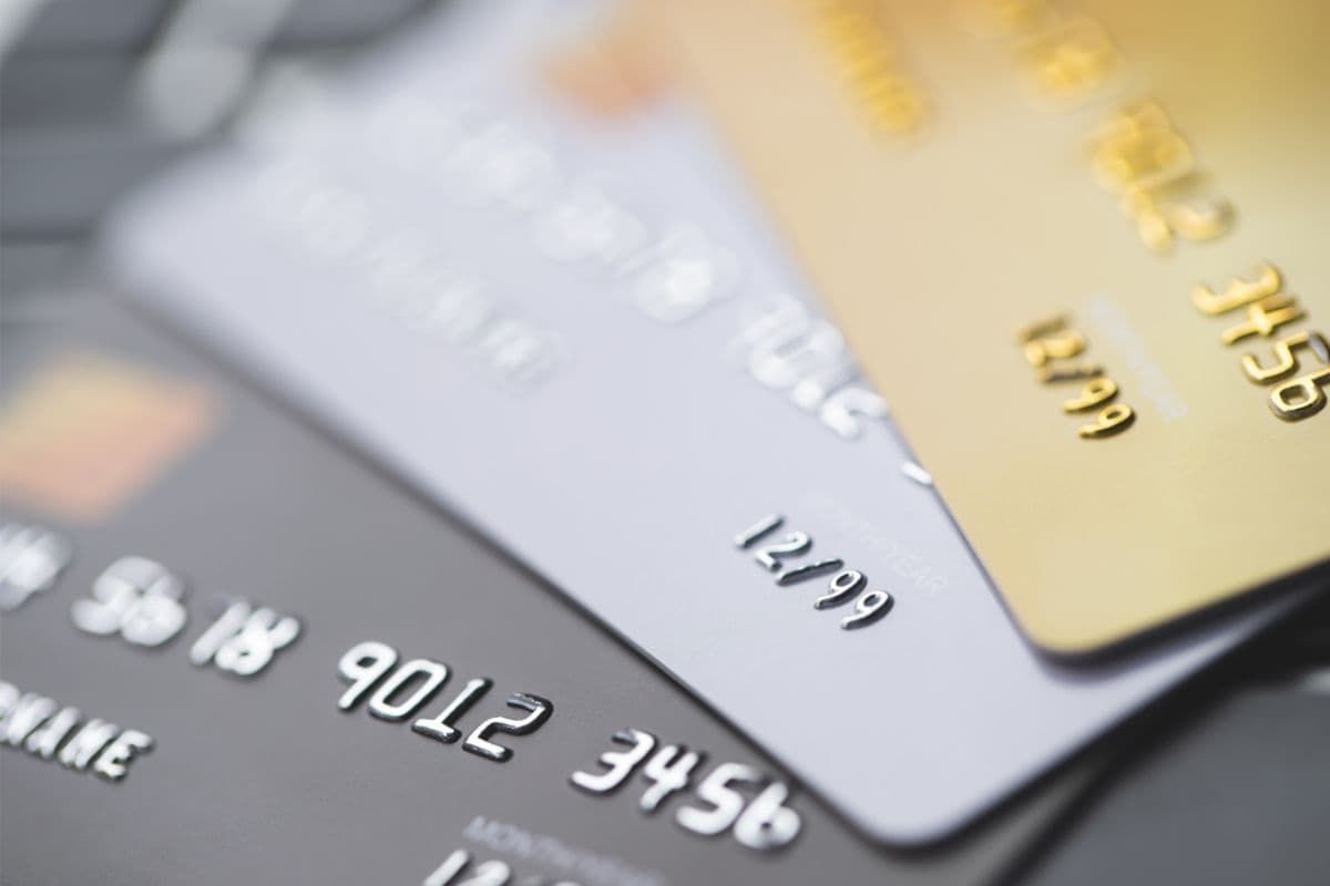 CapitalOne rachète les cartes de crédit Discover, Visa et Mastercard tremblent
