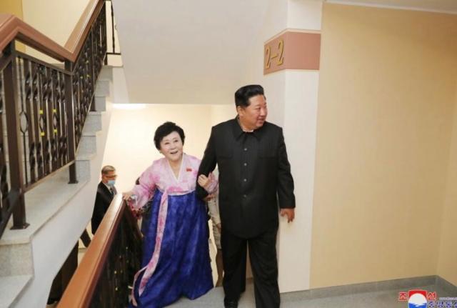 Ri Chun Hi, foto dalla pagina Twitter di Kfa-Uk Ri Chun Hi, foto dalla pagina Twitter di Kfa-Uk