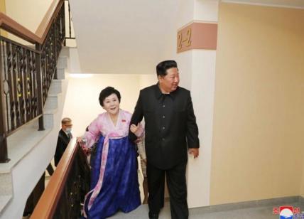 Corea Nord, Kim Jong regala una casa di lusso alla signora della tv di Stato