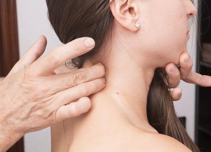 Cervicale, sintomi e rimedi: come riprendere in fretta la mobilità del collo