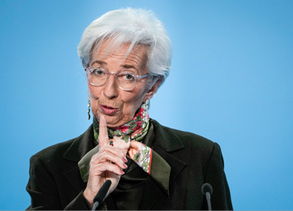 L'Eurozona entra in recessione tecnica. Lagarde più cauta sul rialzo dei tassi