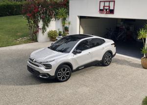 Citroen svela la nuova C4 X e nuova e-C4 X 100% elettrica