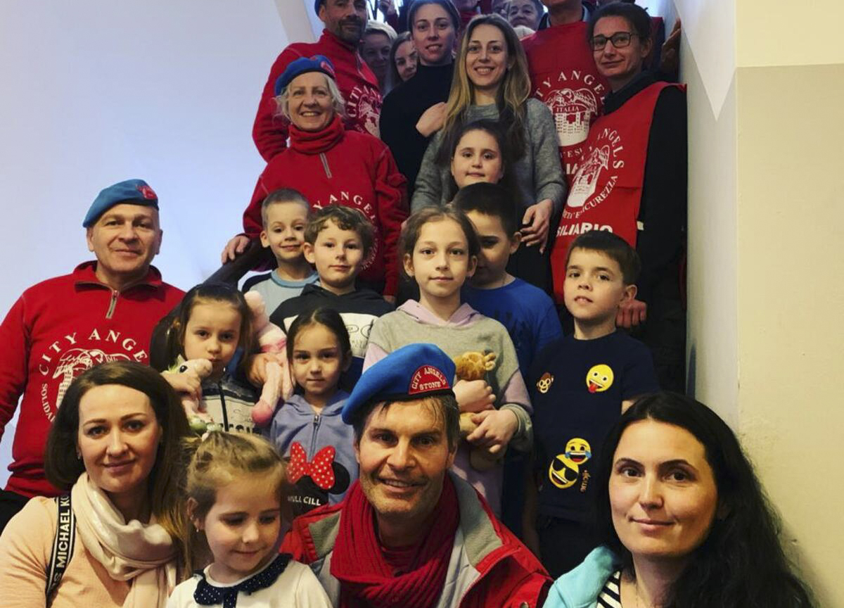Donne e bambini profughi ucraini in un centro d’accoglienza al confine polacco Donne e bambini profughi ucraini in un centro d’accoglienza al confine polacco