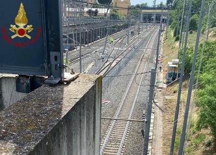 Alta velocità, deraglia un treno a Roma: l’ultima carrozza esce dai binari