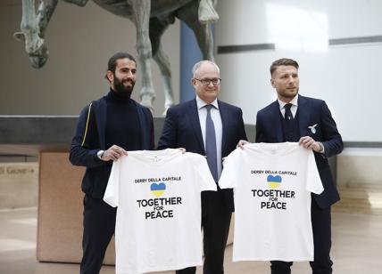 Derby per l'Ucraina: Roma e Lazio scendono in campo con la maglia per la pace