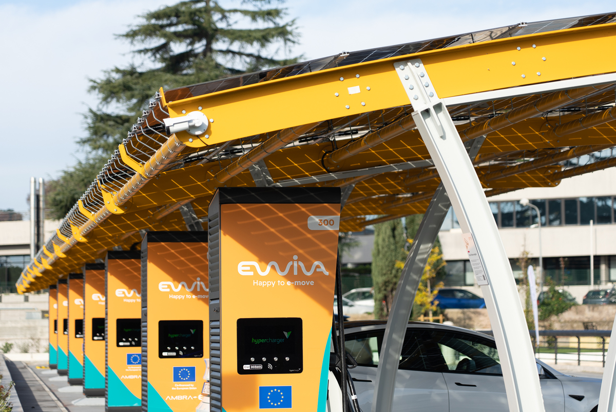 Enel X Way e Volkswagen, lanciata la joint venture ‘Ewiva’ Enel X Way e Volkswagen, lanciata la joint venture ‘Ewiva’