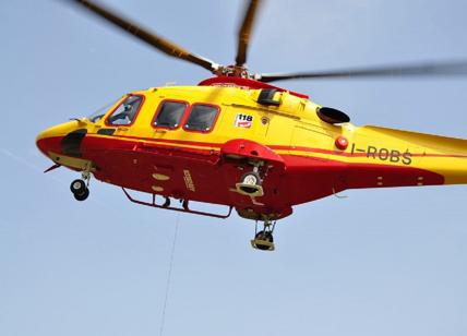 Le condizioni del 28enne colpito da un fulmine sul Gran Sasso restano gravi