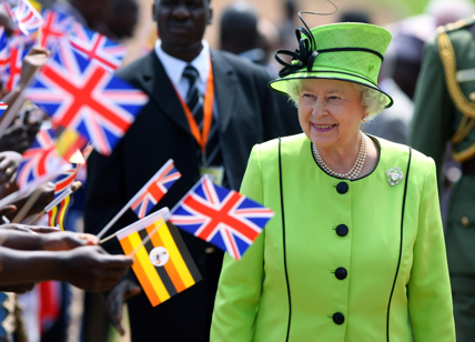 Elisabetta II, tutte le crisi e gli scandali affrontati dalla regina