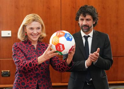 Quirinale, Salvini-Conte: "Una donna". Belloni? No Renzi-FI. E il Pd...