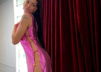 Elodie madrina atomica del Pride 2022: il miniabito rosa infiamma il web. FOTO