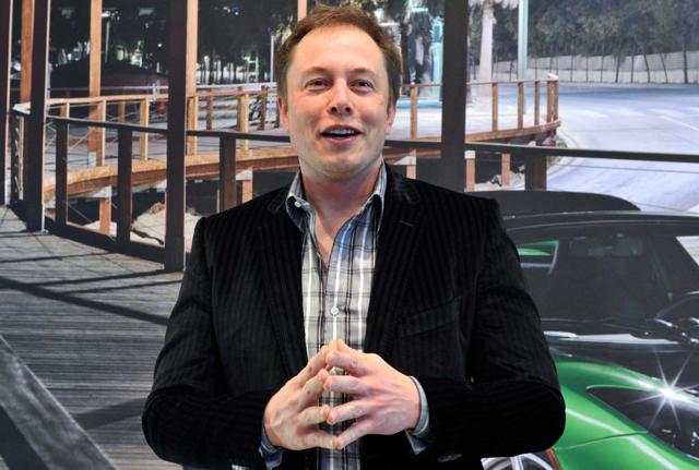 Elon Musk, fondatore di Tesla e uomo più ricco del mondo Elon Musk, fondatore di Tesla e uomo più ricco del mondo