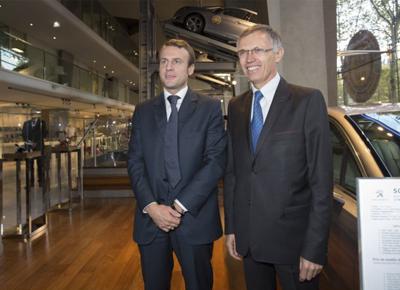 Emmanuel Macron e Carlos Tavares Amministratore delegato di Stellantis