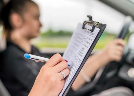 Verona, 8 mila euro per una patente facile: all'esame andavano dei prestanome