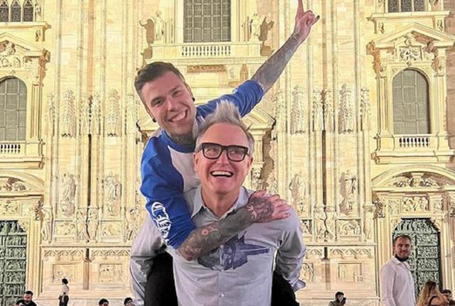 Fedez incontra Mark Hoppus, cantante del Blink 182, a Milano (Instagram) Fedez incontra Mark Hoppus, cantante del Blink 182, a Milano (Instagram)