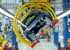 Italia auto a doppia velocità: agosto vola, 2025 frena (-13,7%)