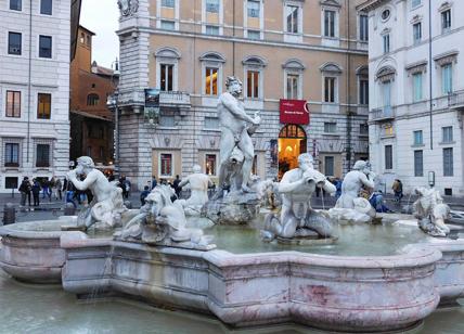 Roma, vandalizzata la storica fontana del Moro a piazza Navona