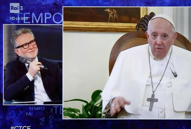 Papa Francesco, in collegamento durante "Che tempo che fa" con Fabio Fazio Papa Francesco, in collegamento durante "Che tempo che fa" con Fabio Fazio