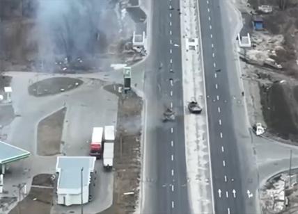 Ucraina, i militari di Putin cadono in un'imboscata. Convogli distrutti. Video
