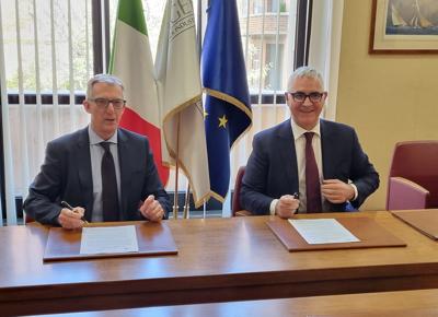Foto firma accordo