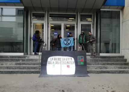Extinction Rebellion Milano, imbrattata la sede Rai