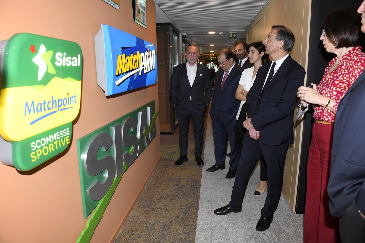 FRANCESCO DURANTE CEO SISAL, GIUSEPPE SALA SINDACO MILANO, ALESSIA CAPPELLO ASSESSORE FRANCESCO DURANTE CEO SISAL, GIUSEPPE SALA SINDACO MILANO, ALESSIA CAPPELLO ASSESSORE