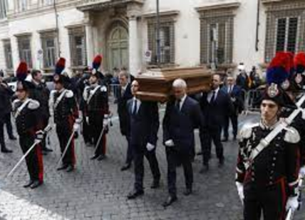 Funerali di Stato per Franco Frattini. Presenti anche Mattarella e Meloni