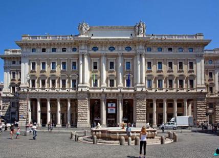 Roma, allarme pacco bomba vicino a Palazzo Chigi. Artificieri a lavoro