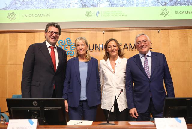 GIANCARLO GIORGETTI MINISTRO, LORETTA CREDARO PRESIDENTE CAMERA DI COMMERCIO DI SONDRIO, TIZIANA POMPEI UNIONCAMERE, ANDREA PRETE PRESIDENTE DI UNIONCAMERE GIANCARLO GIORGETTI MINISTRO, LORETTA CREDARO PRESIDENTE CAMERA DI COMMERCIO DI SONDRIO, TIZIANA POMPEI UNIONCAMERE, ANDREA PRETE PRESIDENTE DI UNIONCAMERE