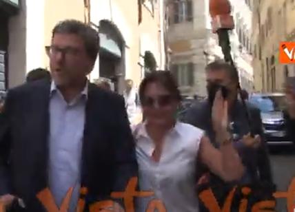 Giorgetti scherza con i giornalisti uscendo da incontro con Salvini e lancia un urlo