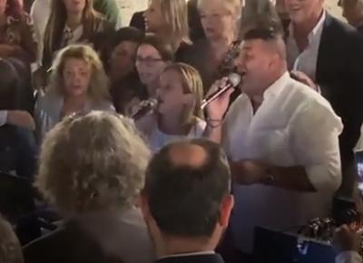 GIORGIA MELONI CANTA