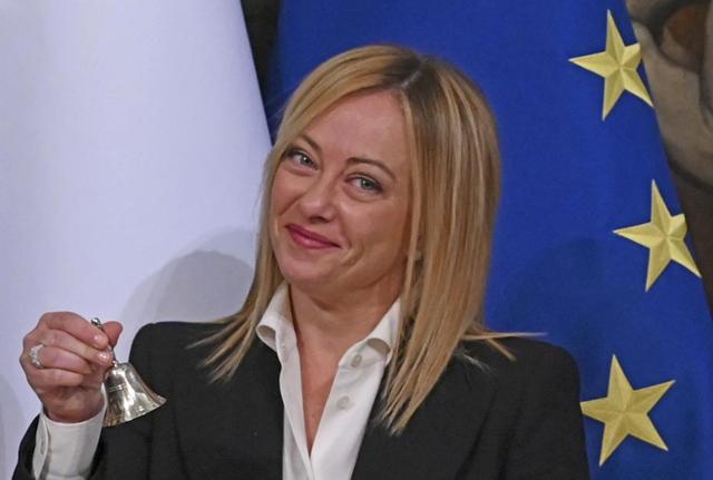 Giorgia Meloni, 45 anni, romana. È la prima donna a diventare presidente del Consiglio dei ministri della Repubblica Italiana Giorgia Meloni, 45 anni, romana. È la prima donna a diventare presidente del Consiglio dei ministri della Repubblica Italiana