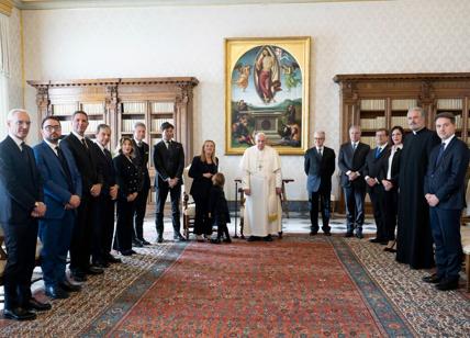Meloni e la svolta conservatrice del Papa: così muta il dialogo Chigi-Vaticano