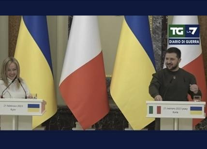 Meloni difende Zelensky: "Parole su Berlusconi? Avrebbe potuto dire di peggio"