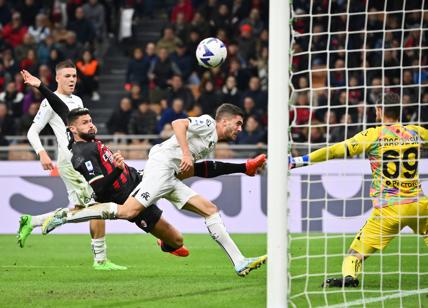 Milan-Spezia, Giroud: gol "alla Totti" (ed espulsione). Super Tonali, mentre Origi... Pagelle