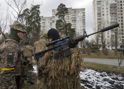 Guerra, stallo sui negoziati. Ucraina: i russi non si stanno ritirando da Kiev